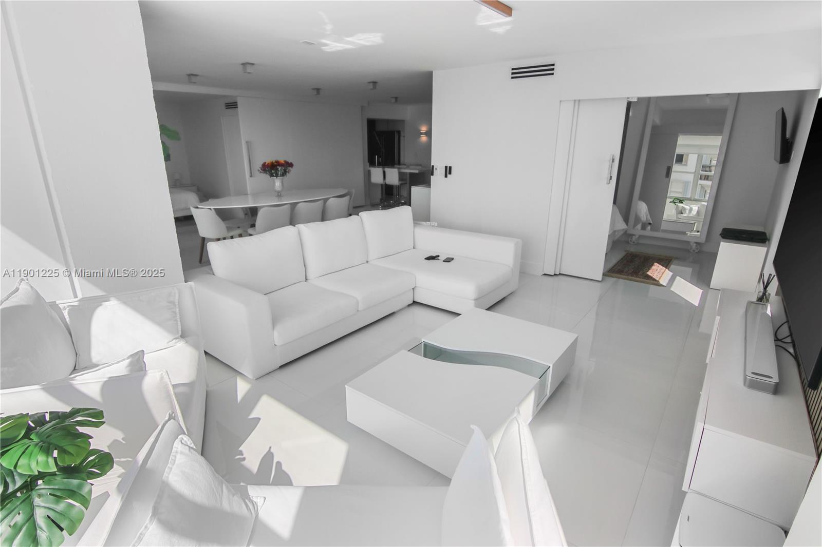 MAISON GRANDE CONDO - Residential