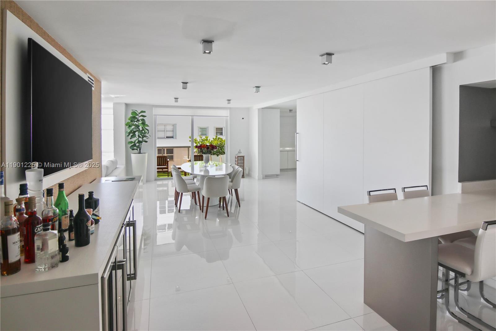 MAISON GRANDE CONDO - Residential