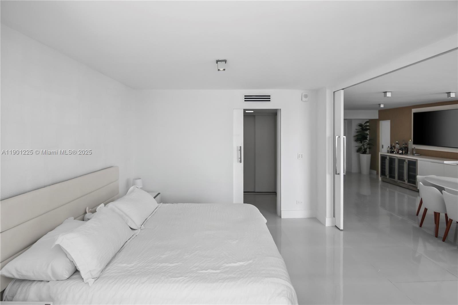 MAISON GRANDE CONDO - Residential