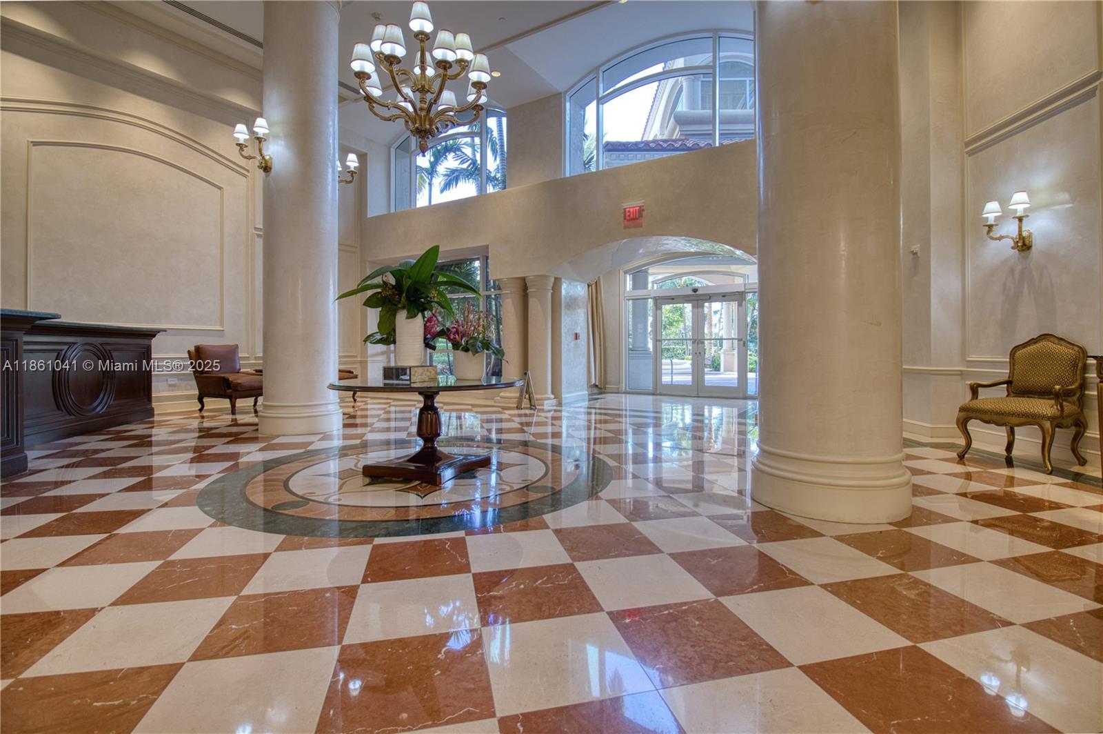 Luxurious and professionally decorated 3 bedroom/3 bathroom unit with amazing view of Turnberry Golf Course. Bright, spacious-open layout. Stainless steel appliances, Marble counters, and wood cabinets. 5-star resort-like amenities: spa, pool, jacuzzi, clubhouse, fitness center, yoga studio, gym, playground and teen room. 24-hour valet and front desk. Great location with walking distance to Aventura Mall. Near Sunny Isles Beach, plenty of restaurants, and entertainment. A+ schools.