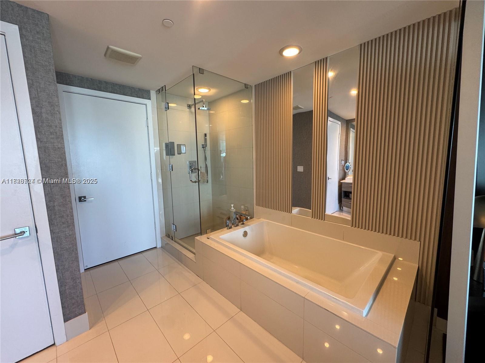 PARAISO BAY CONDO - Residential