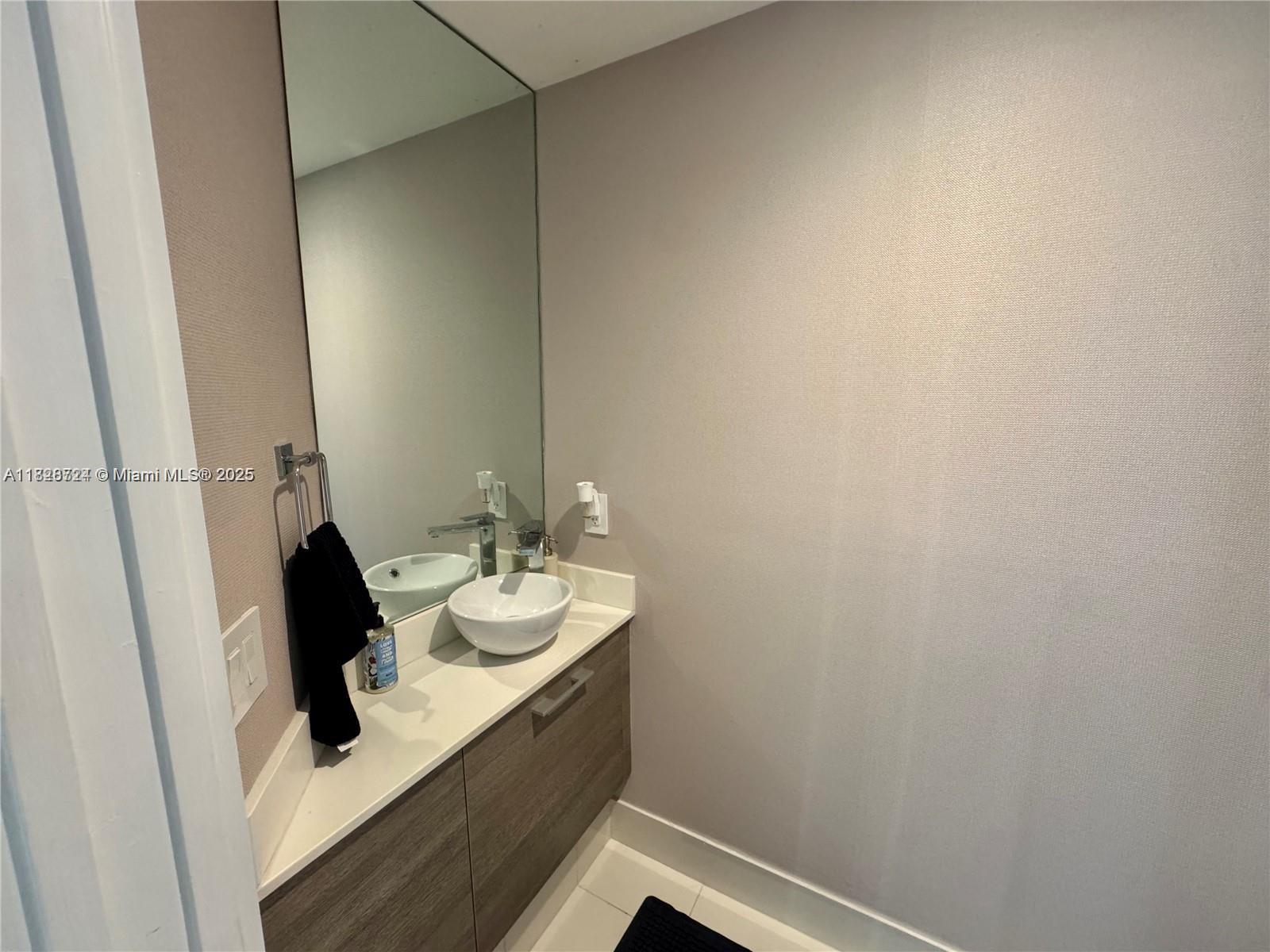 PARAISO BAY CONDO - Residential