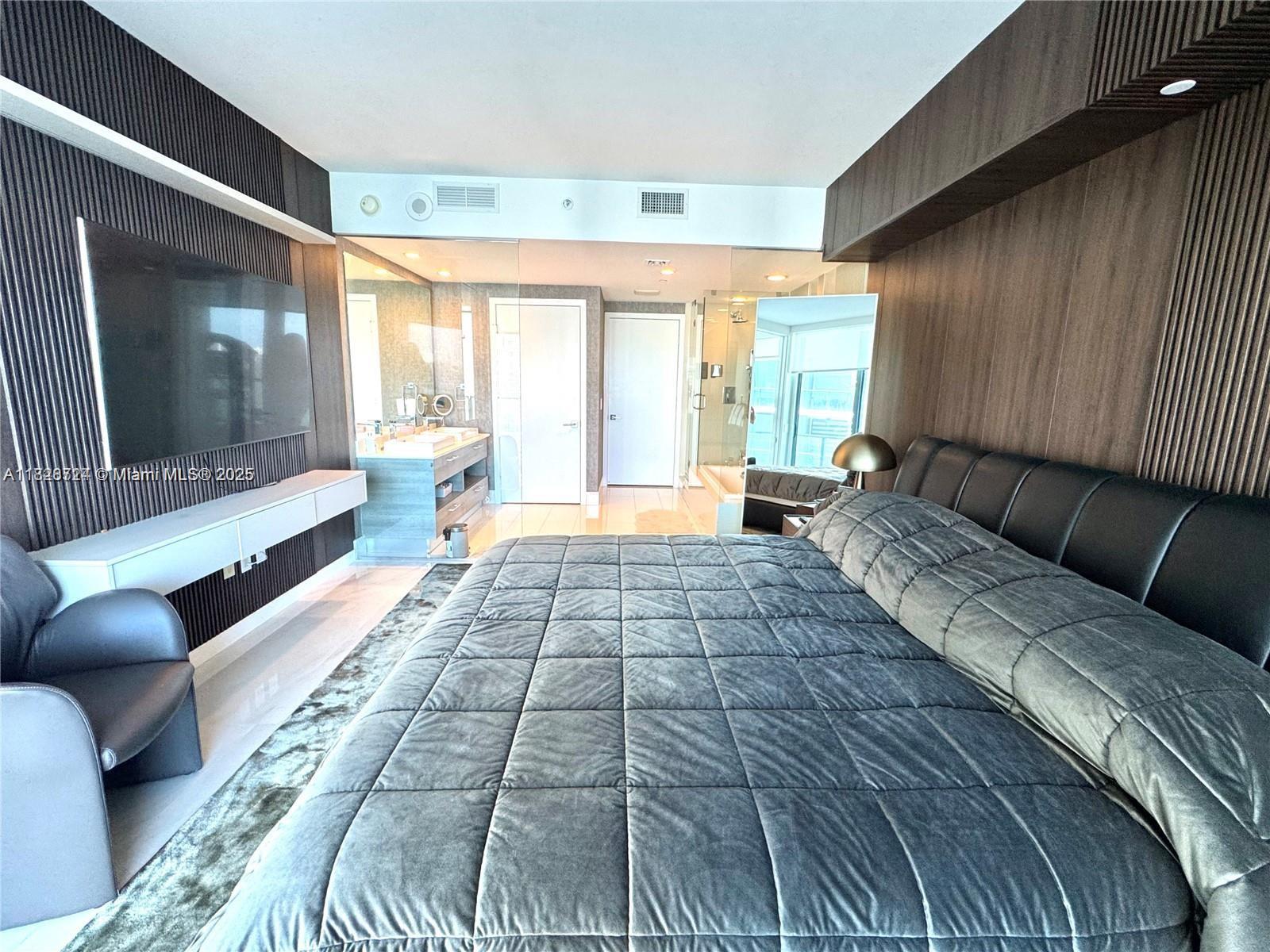 PARAISO BAY CONDO - Residential