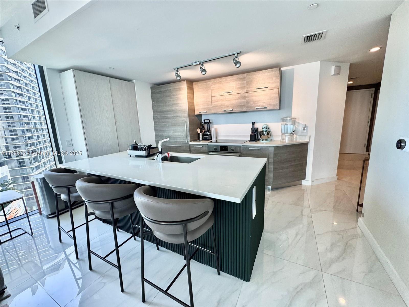 PARAISO BAY CONDO - Residential