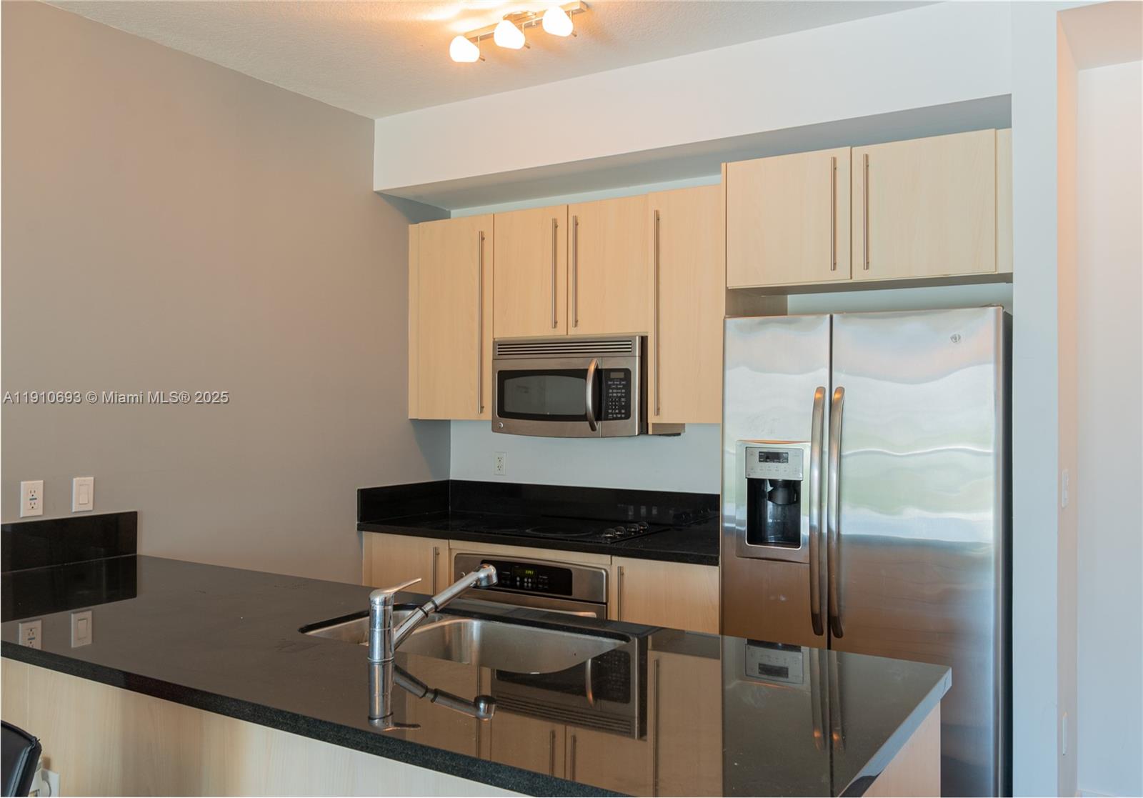 THE AXIS ON BRICKELL COND - Residential