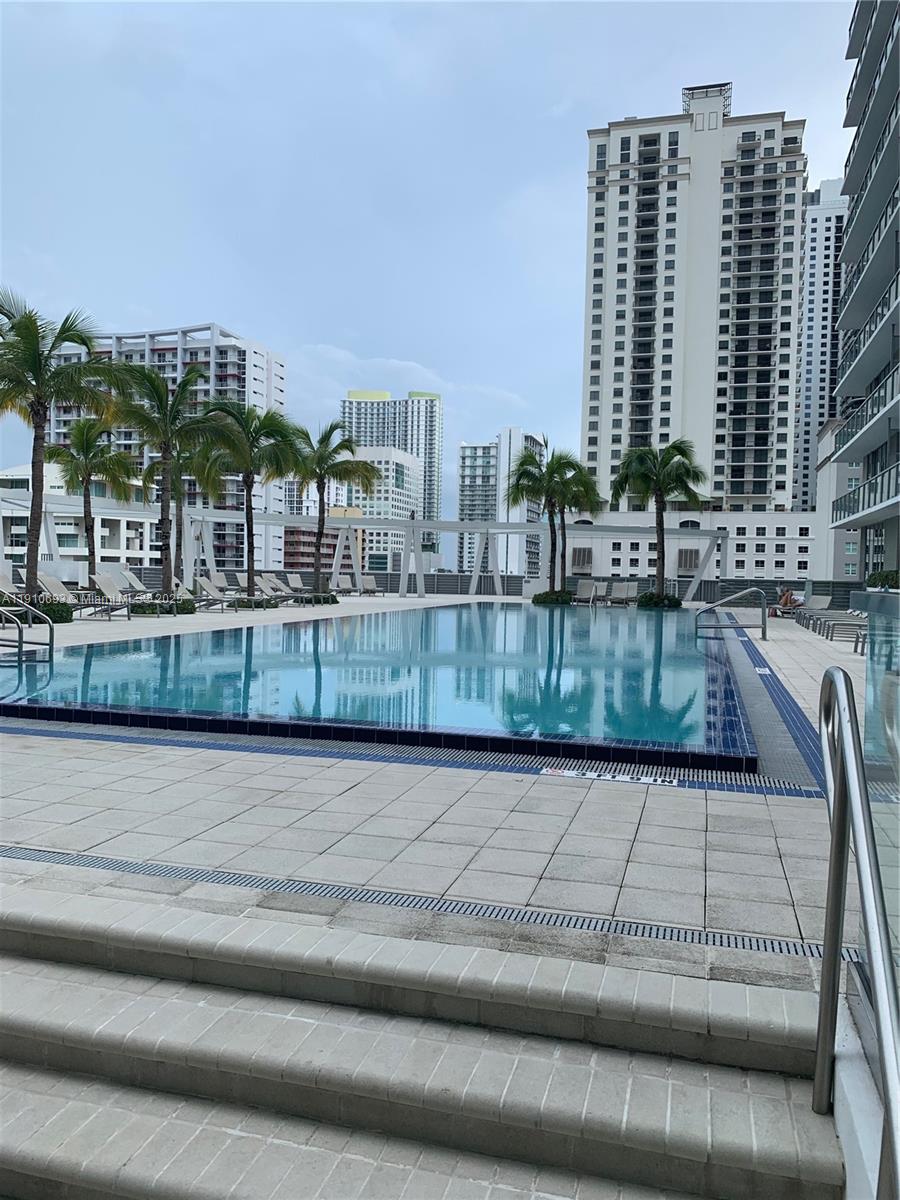 THE AXIS ON BRICKELL COND - Residential