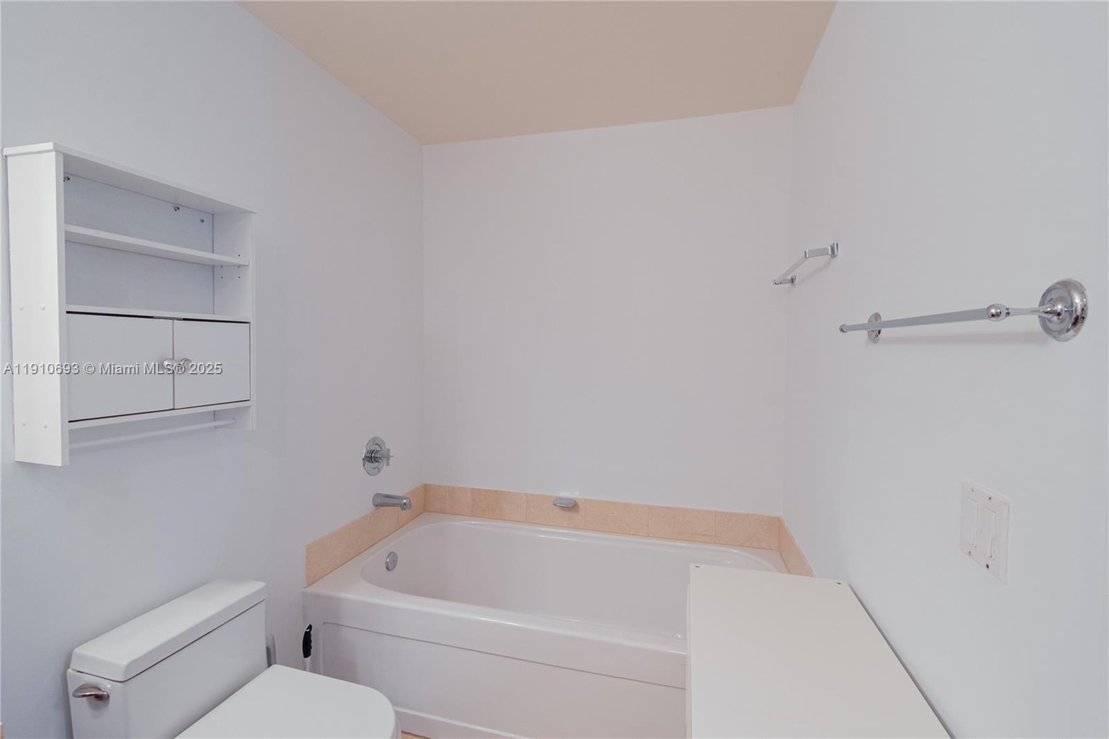 THE AXIS ON BRICKELL COND - Residential