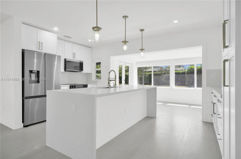 7030 SW 58th St Miami FL 33143