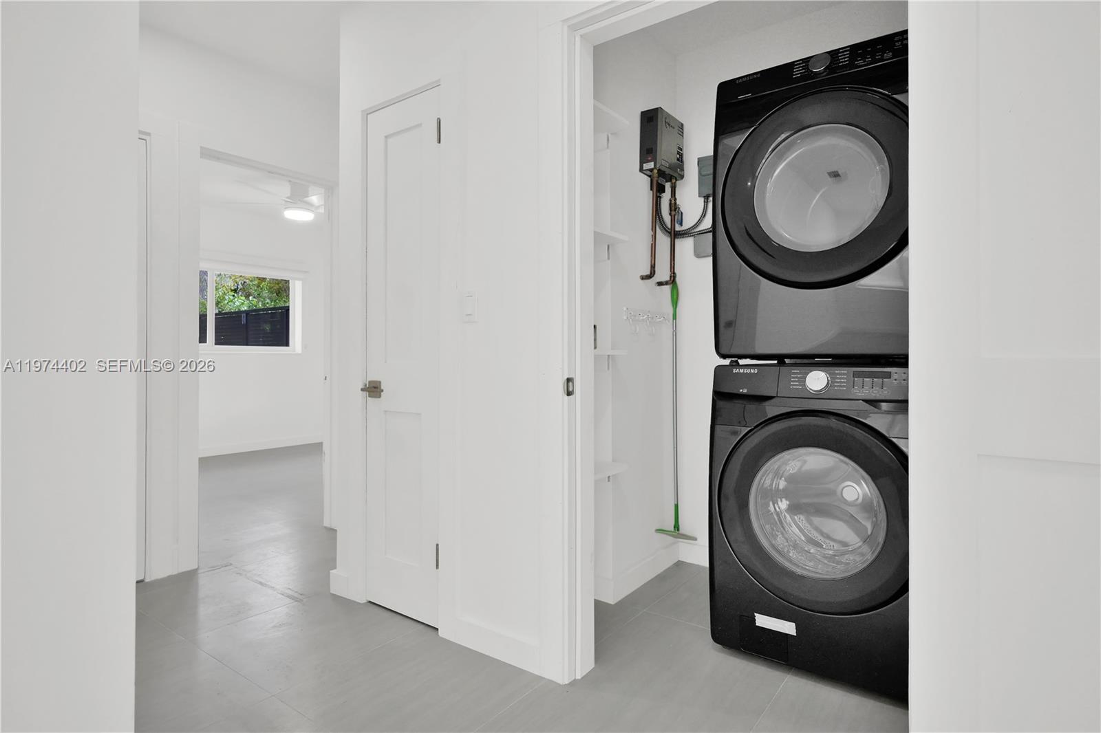 CAROLE HELMS MANOR - Residential Lease