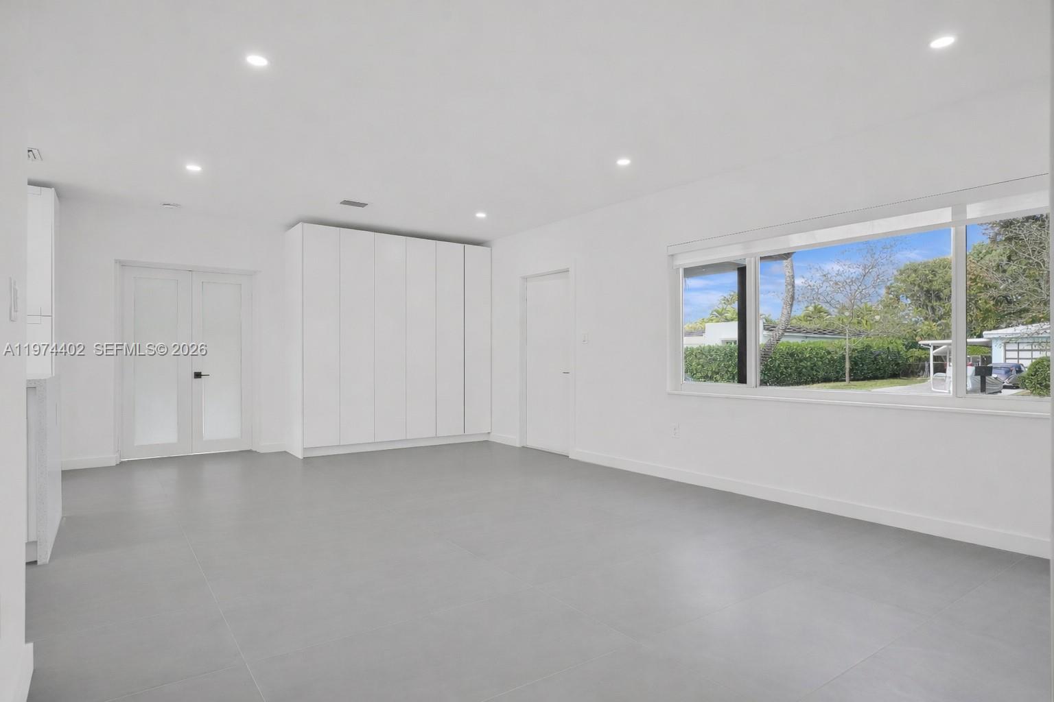 CAROLE HELMS MANOR - Residential Lease