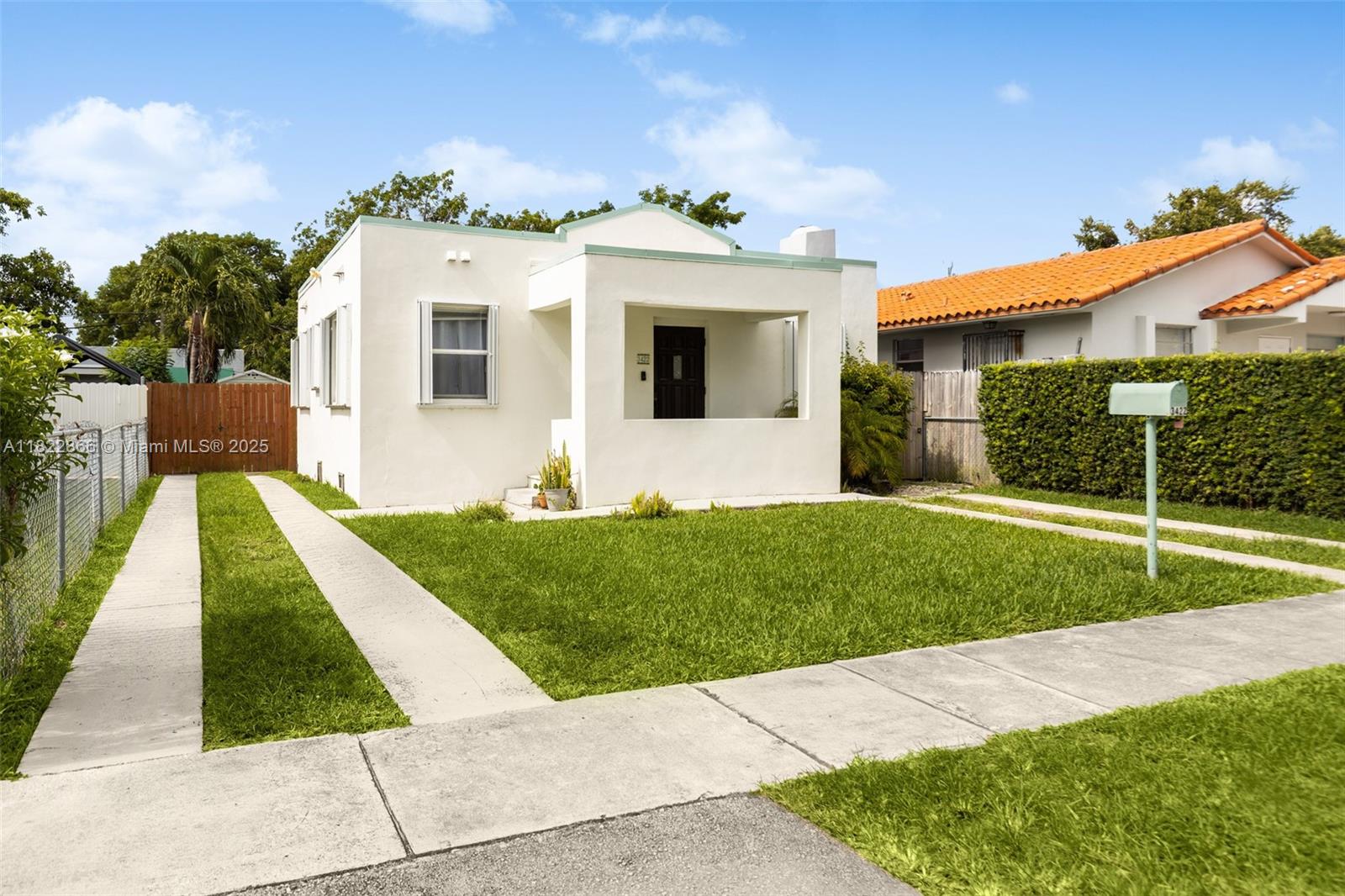 3422 Sw 25th St, Miami, Broward County, Florida - 2 Bedrooms  
1 Bathrooms - 