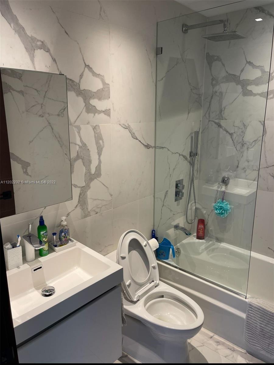 BISCAYNE POINT - Residential Lease