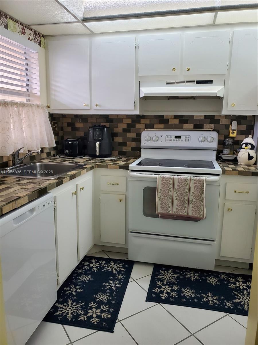 SUNRISE LAKES 105 CONDO - Residential