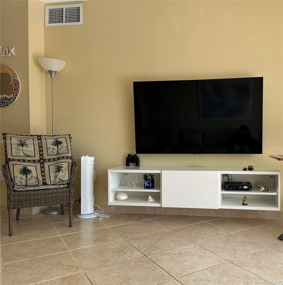 HEMISPHERES CONDO - Residential Lease