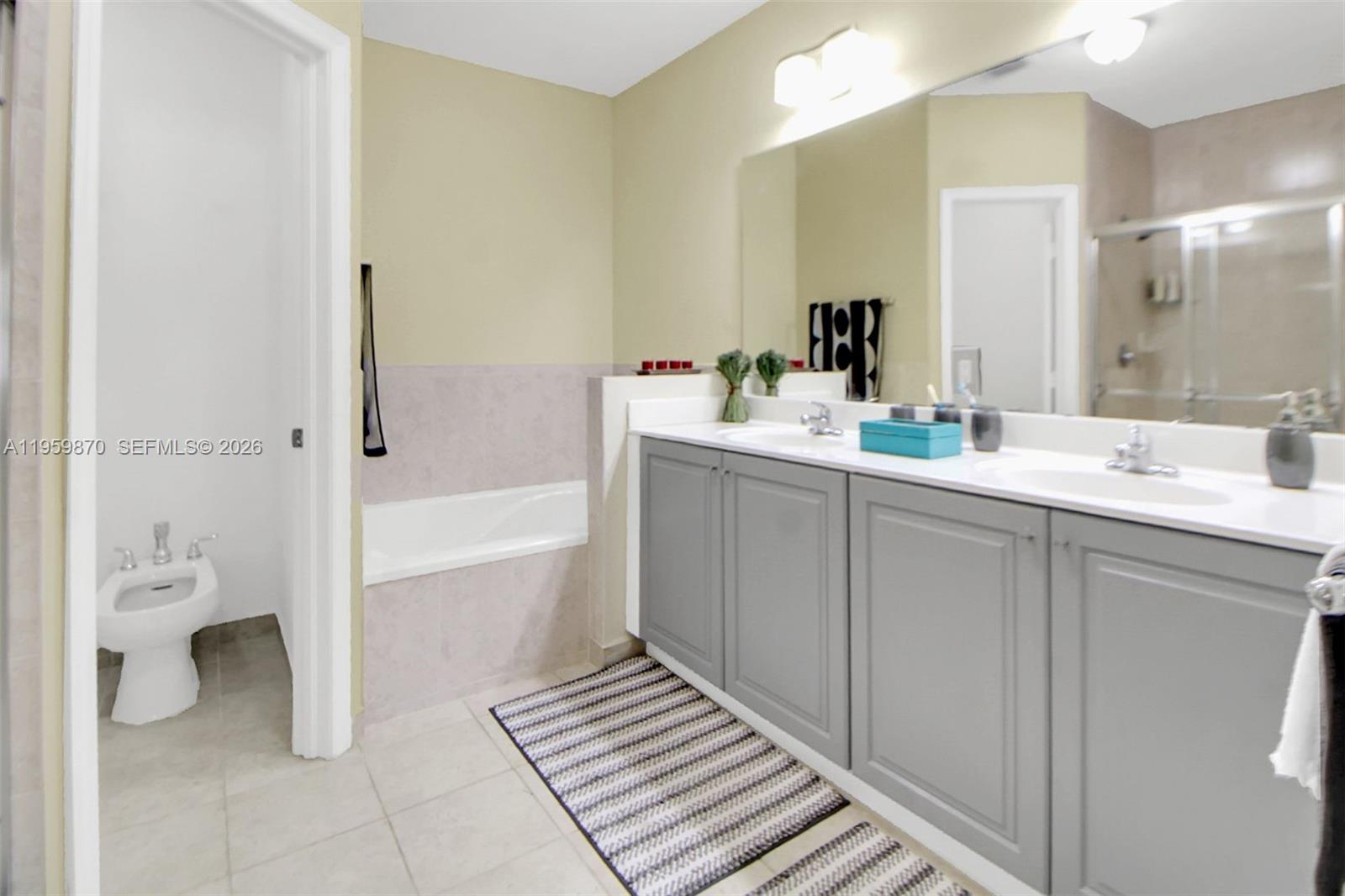 DORAL ISLES NORTH SEC TWO - Residential