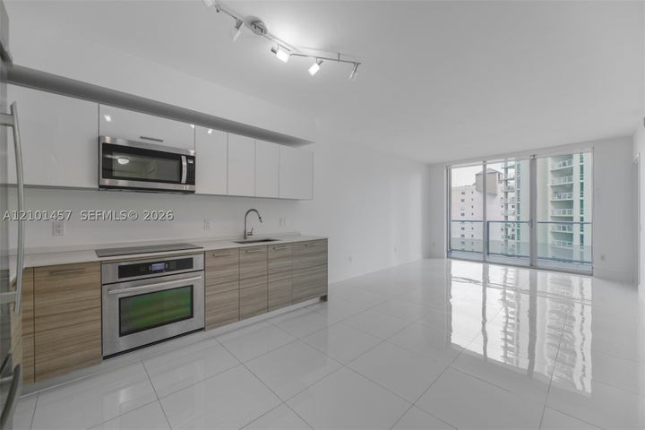 Photo 1 of 23 — 1300 Brickell Bay Dr 1203, Miami, FL 33131