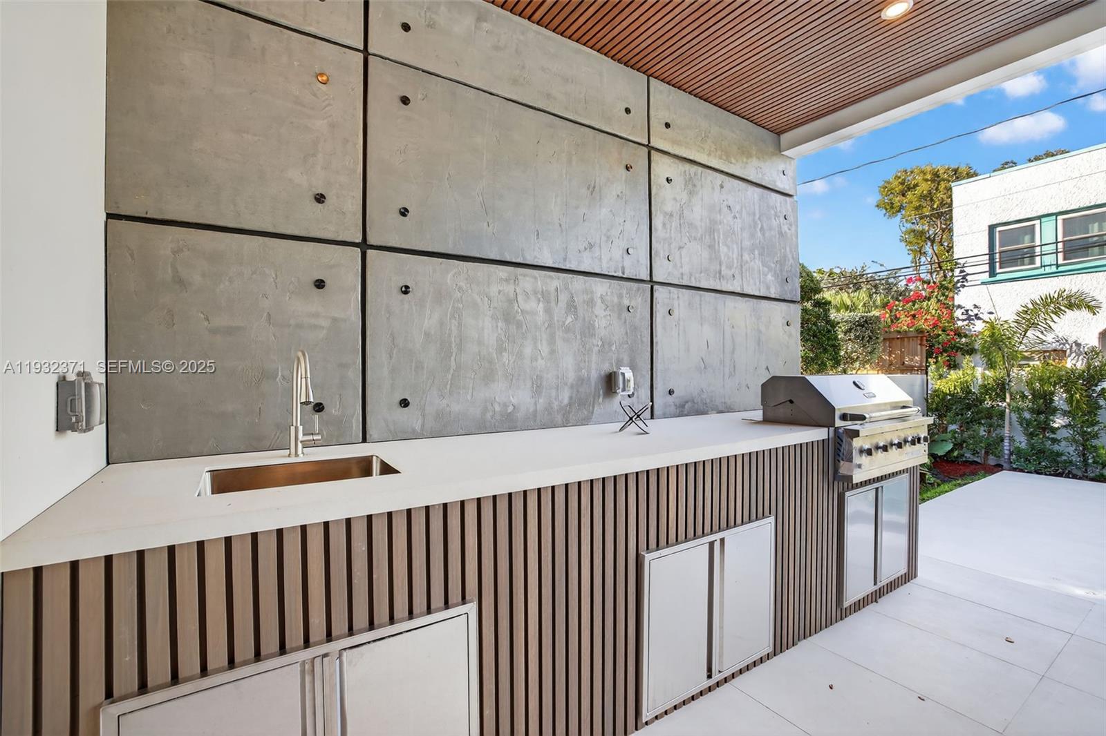 RIO VISTA C J HECTORS RES - Residential