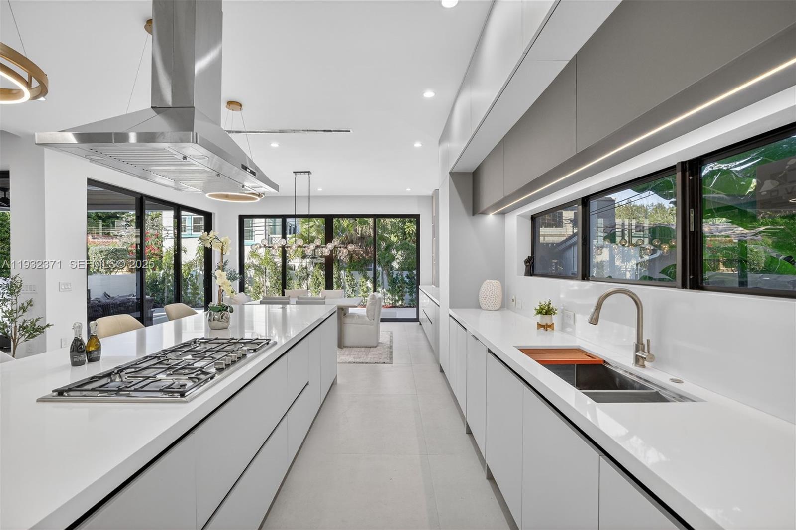 RIO VISTA C J HECTORS RES - Residential