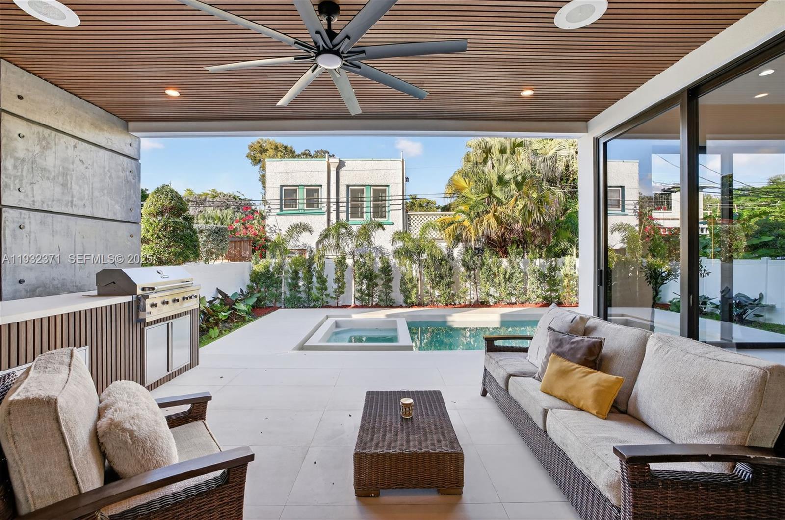 RIO VISTA C J HECTORS RES - Residential