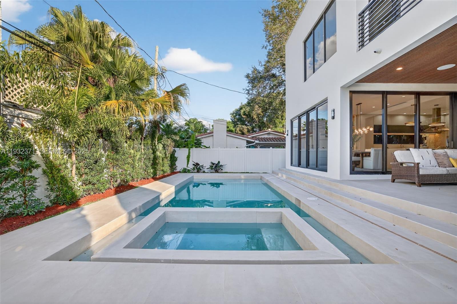 RIO VISTA C J HECTORS RES - Residential