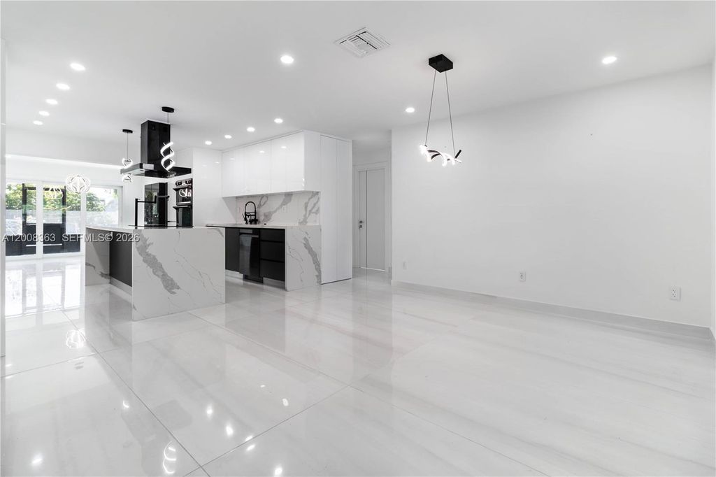 Photo of 4530 SW 34th Dr, Dania Beach, FL 33312 (MLS # A12008363)