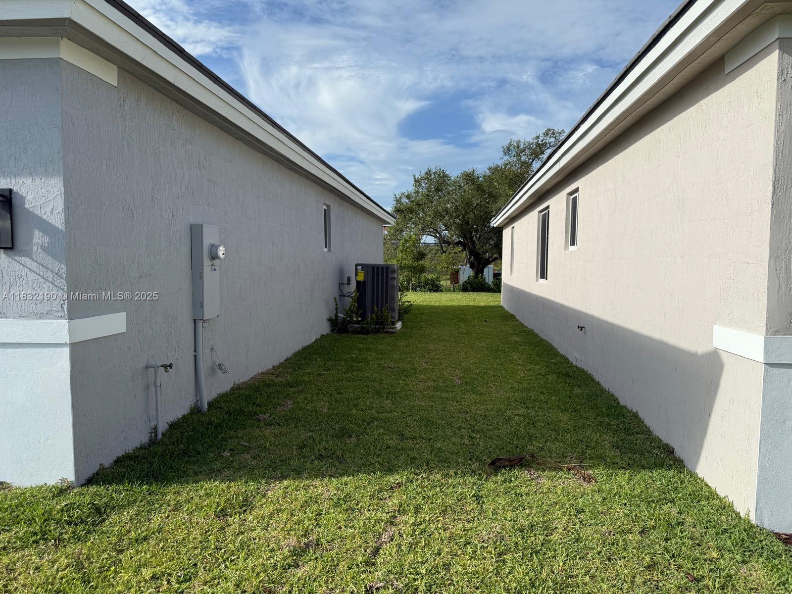1838 NE 1st St, Homestead, FL, 33033/$621,900 1 1838 NE 1st St