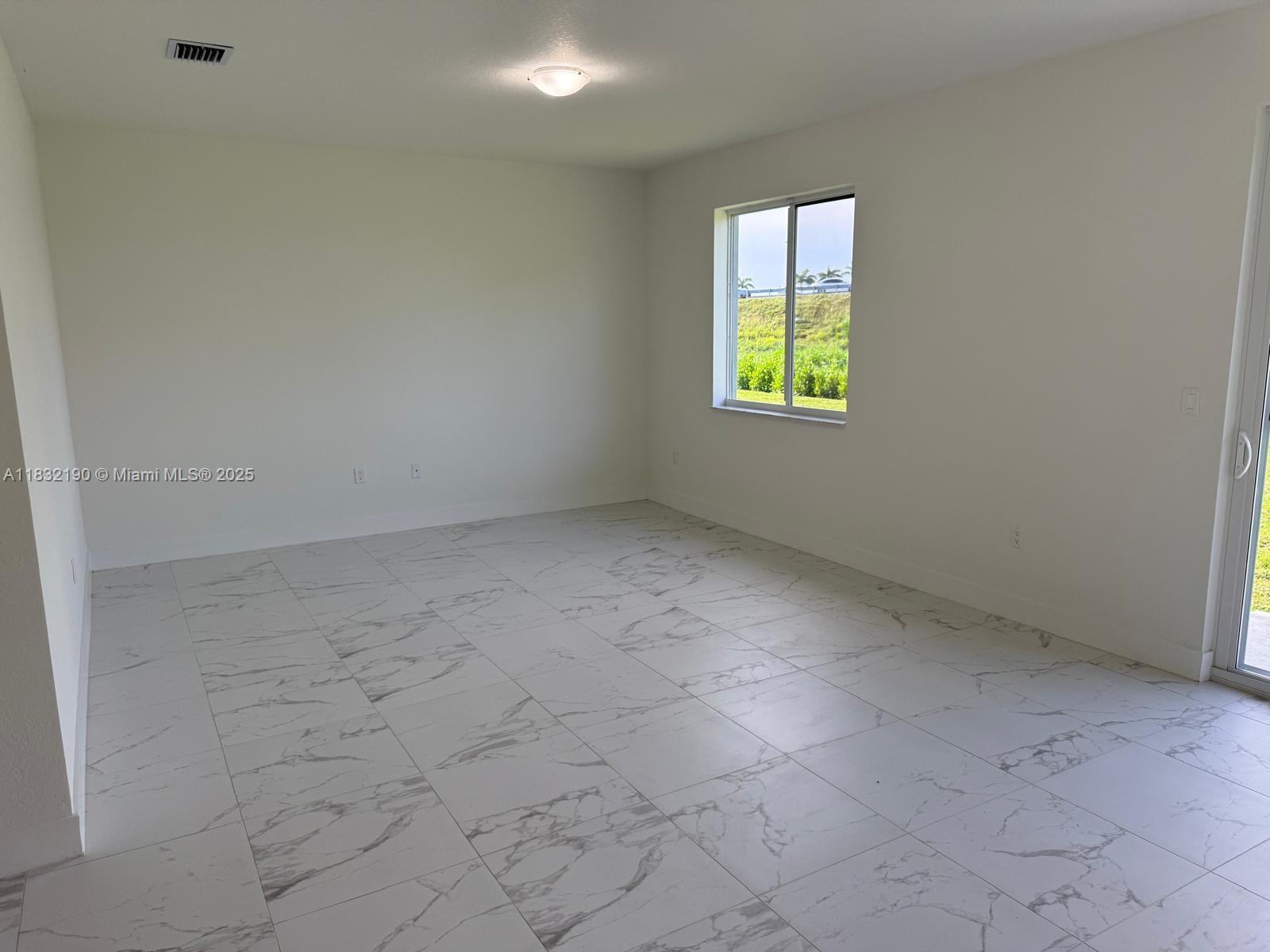 1838 NE 1st St, Homestead, FL, 33033/$621,900 4 1838 NE 1st St