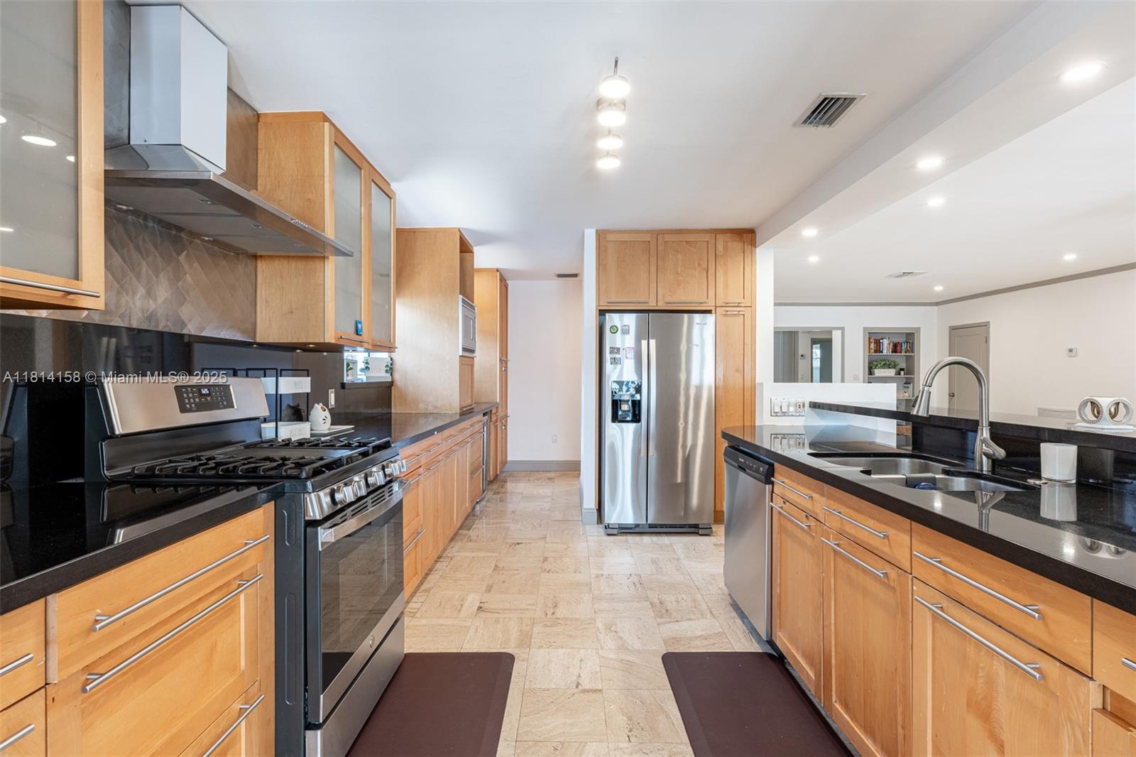 BISC BEACH 2ND ADDN - Residential Lease