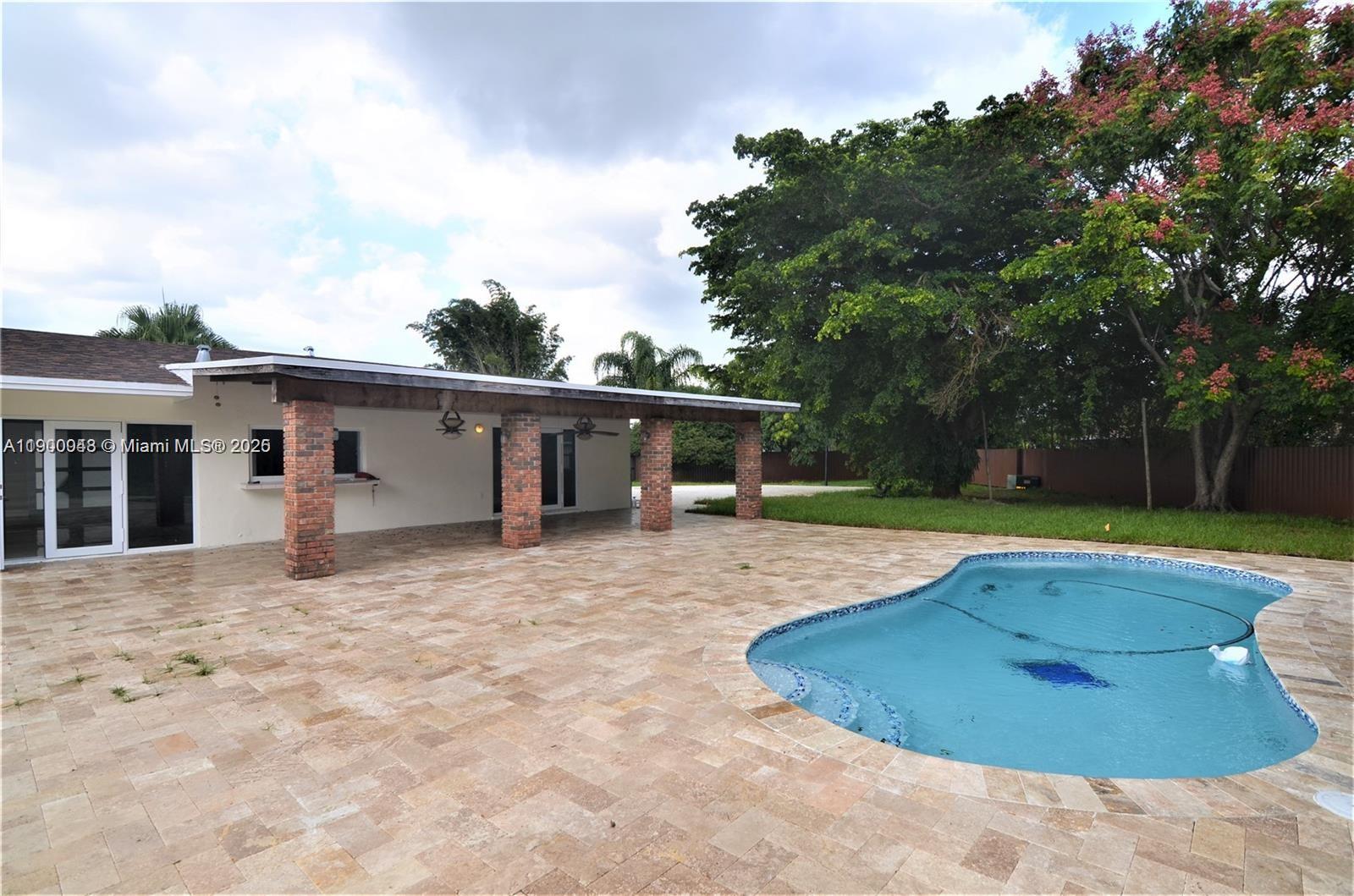 PINE SHORE SEC 1 - Residential Lease