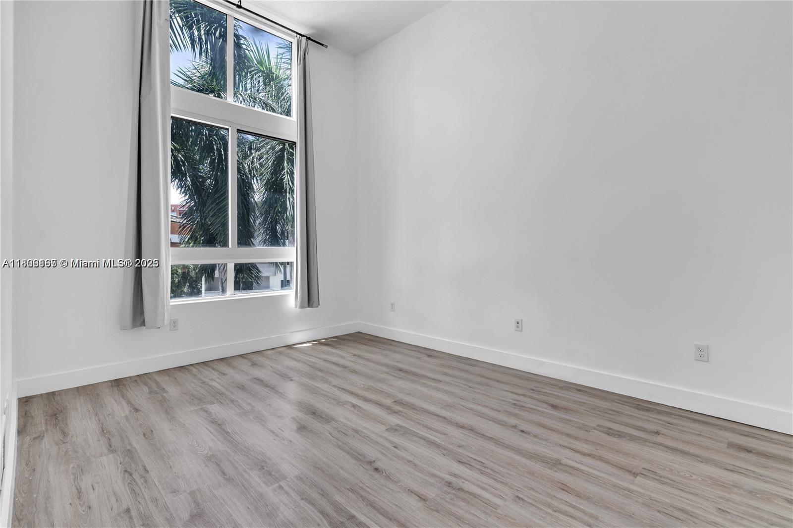 1900 N Bayshore Dr 516