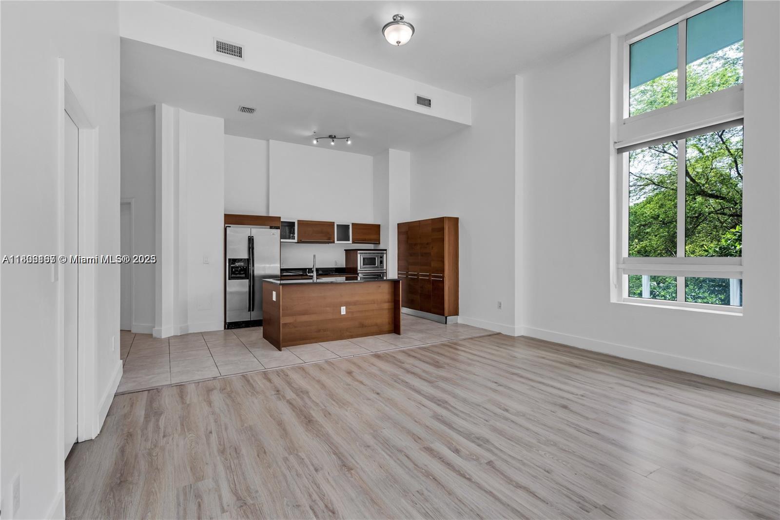 1900 N Bayshore Dr 516