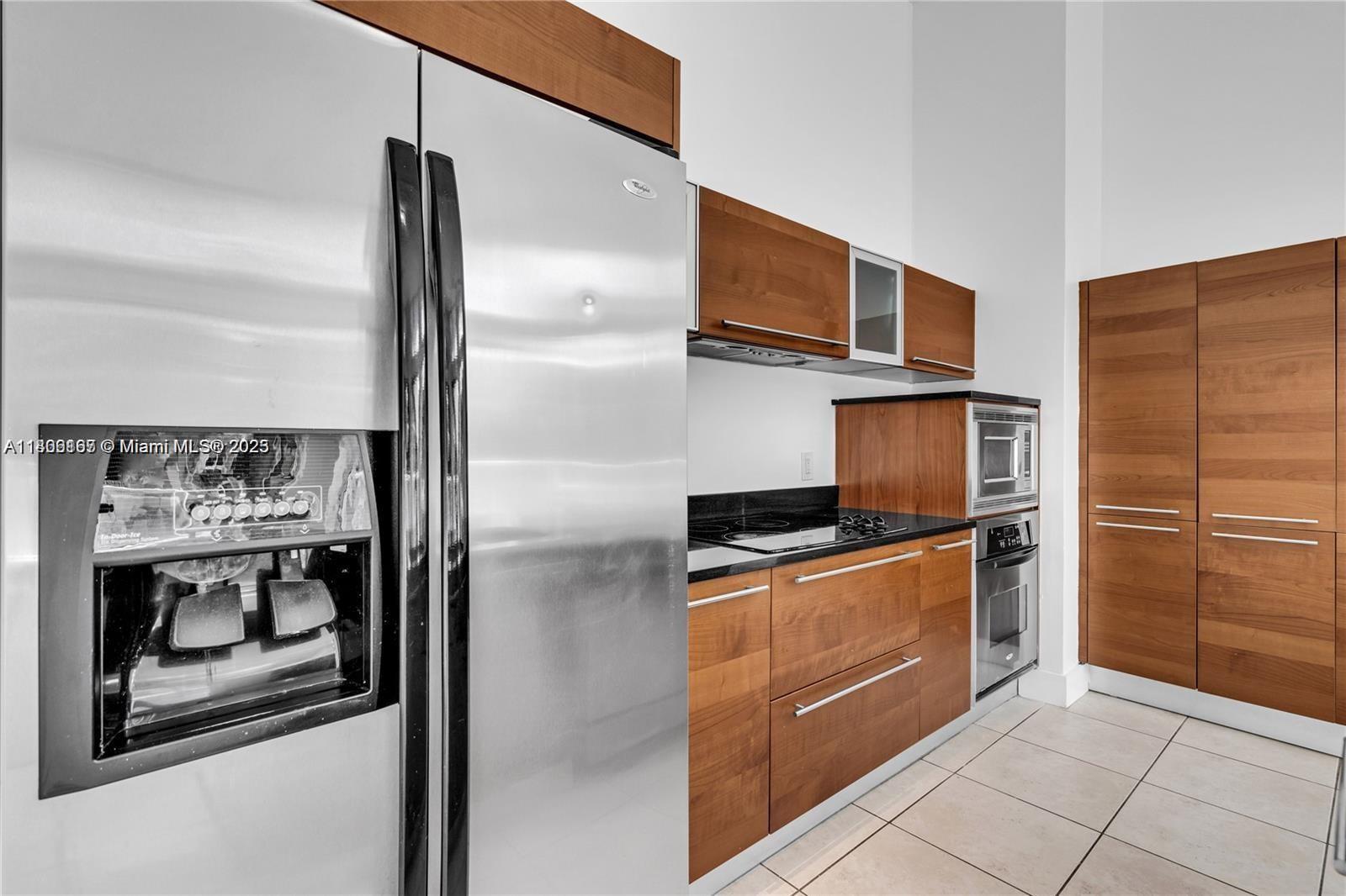 1900 N Bayshore Dr 516