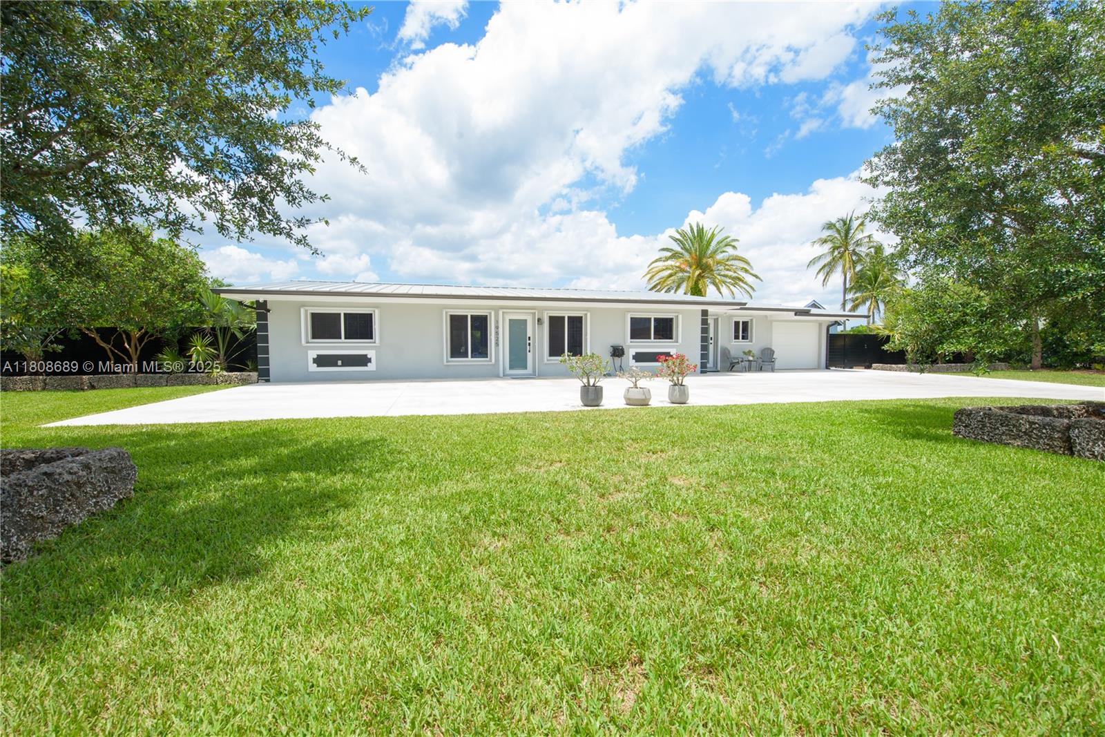 19525 Sw 272nd St, Homestead, Miami-Dade County, Florida - 3 Bedrooms  
2 Bathrooms - 