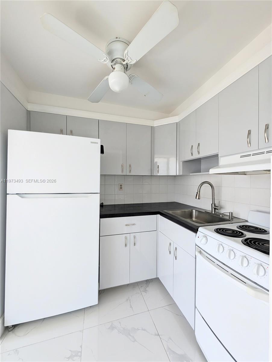 GOLDEN BAY MANOR CO-OP - Residential