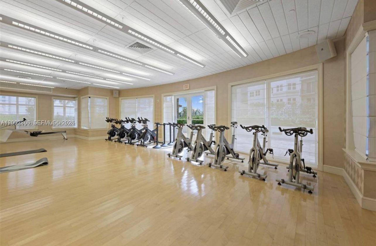 TURNBERRY VLG NO TOWER CO - Residential Lease