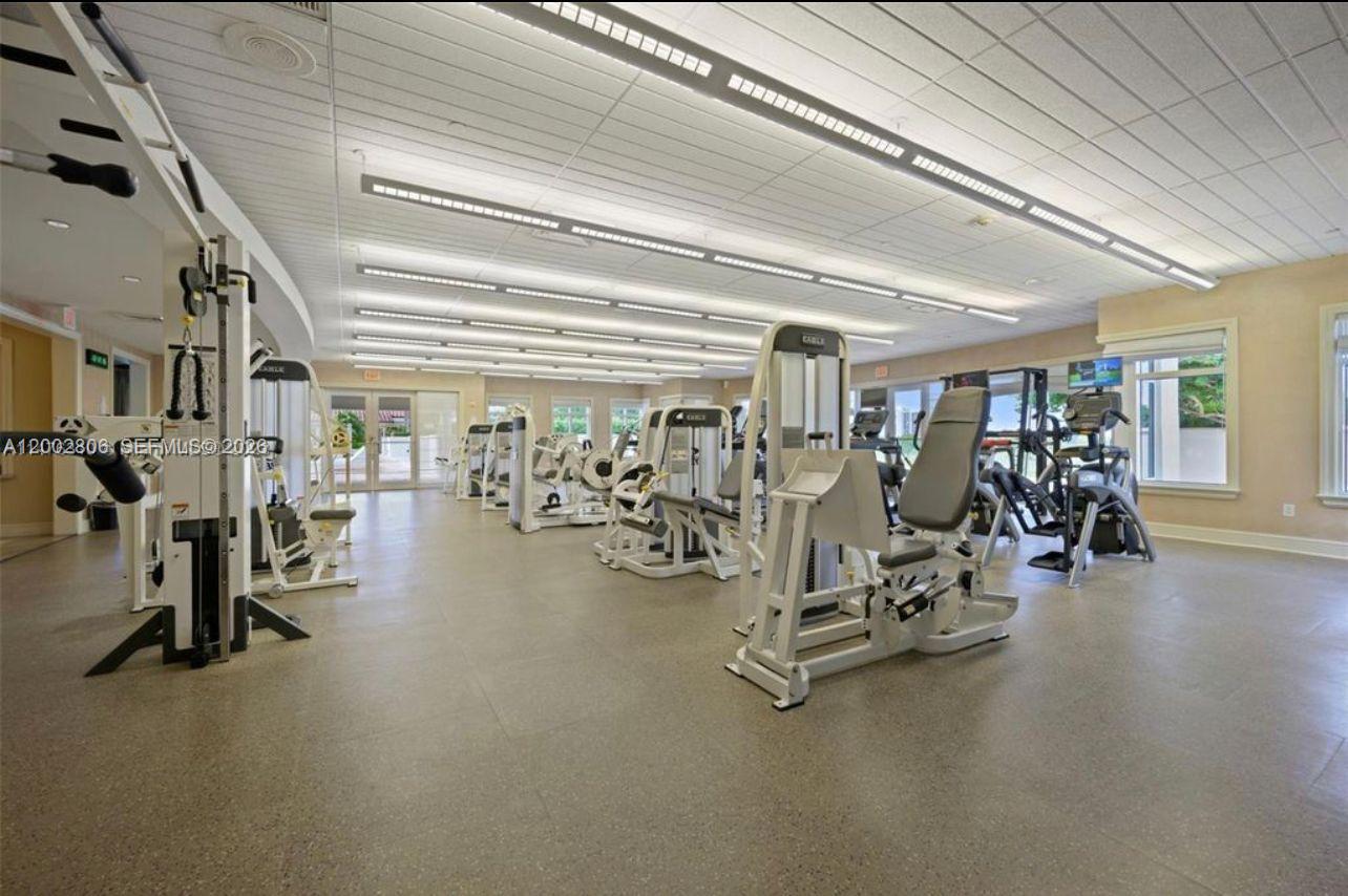 TURNBERRY VLG NO TOWER CO - Residential Lease