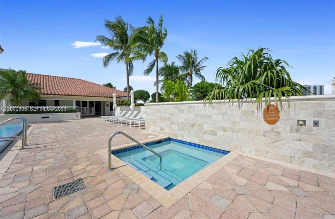 TURNBERRY VLG NO TOWER CO - Residential Lease