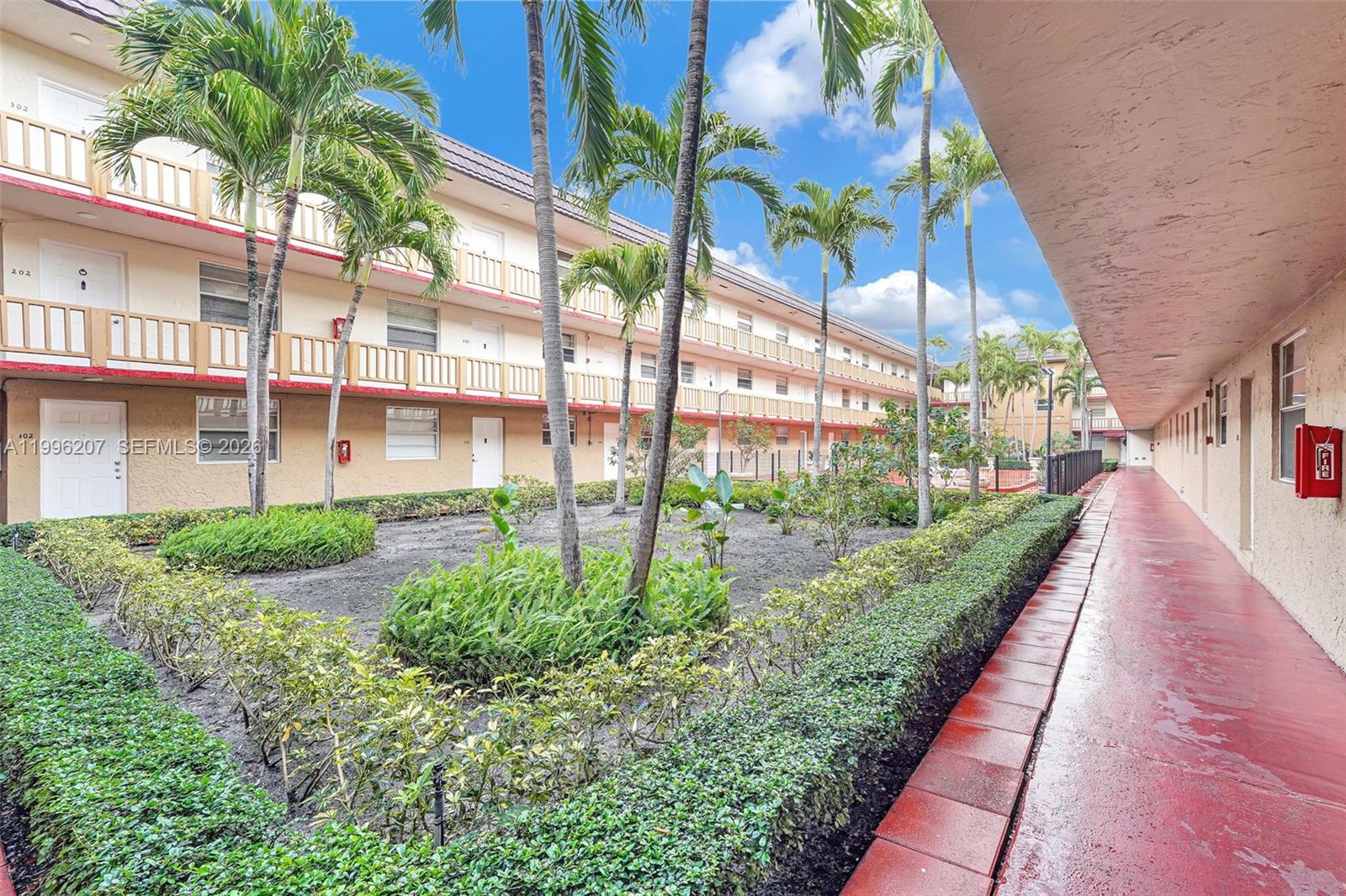 ROYAL PALM GARDENS CONDO - Residential