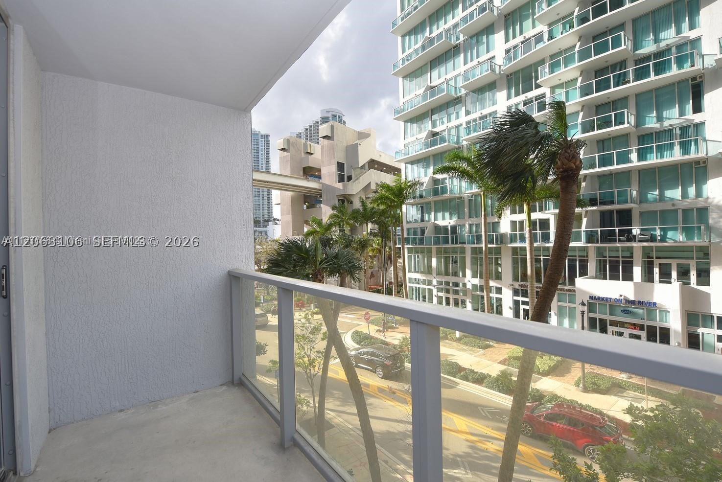 31 SE 6th St 406