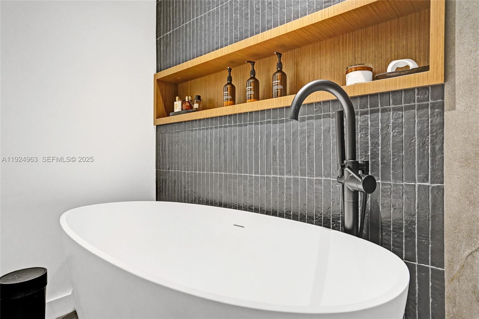 POINCIANA IS YT & RCQ CLU - Residential