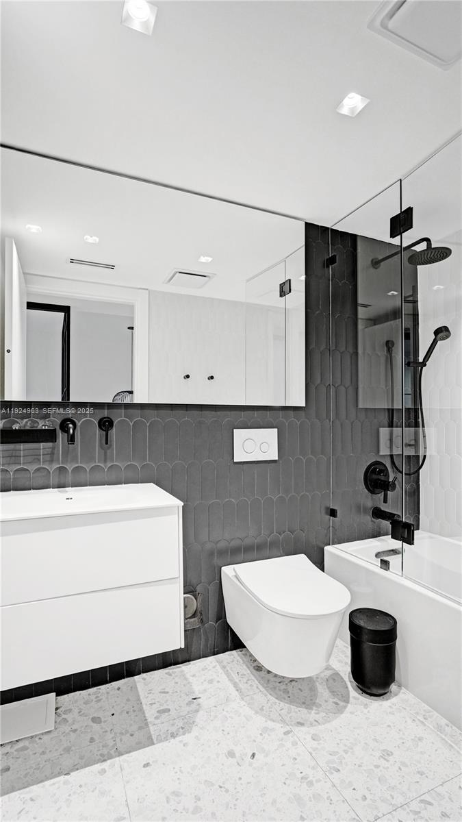 POINCIANA IS YT & RCQ CLU - Residential