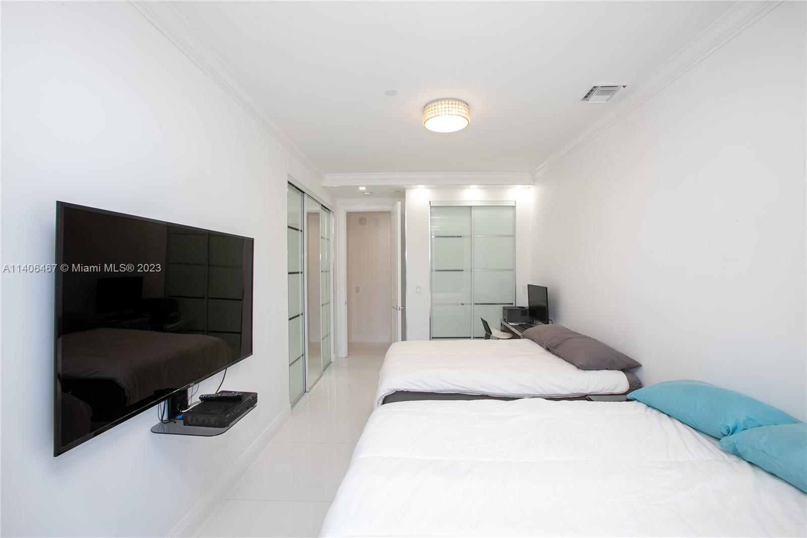 BELLAMARE @ WILLIAMS ISLA - Residential