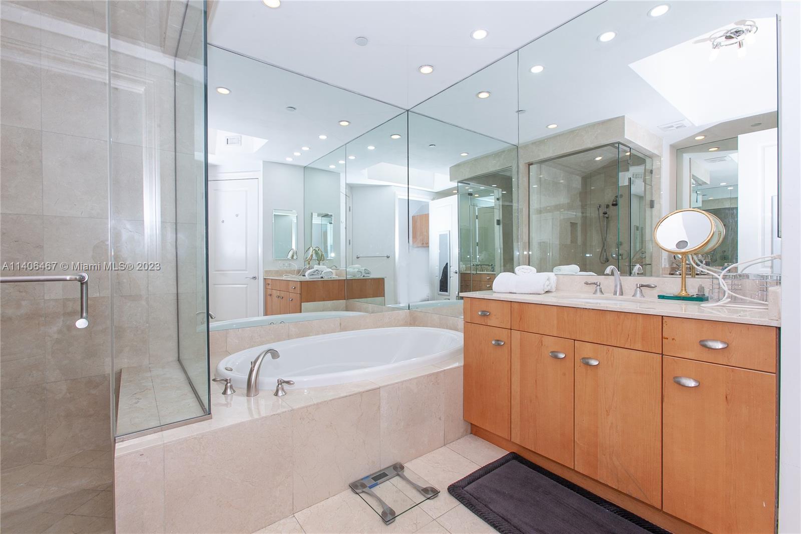 BELLAMARE @ WILLIAMS ISLA - Residential