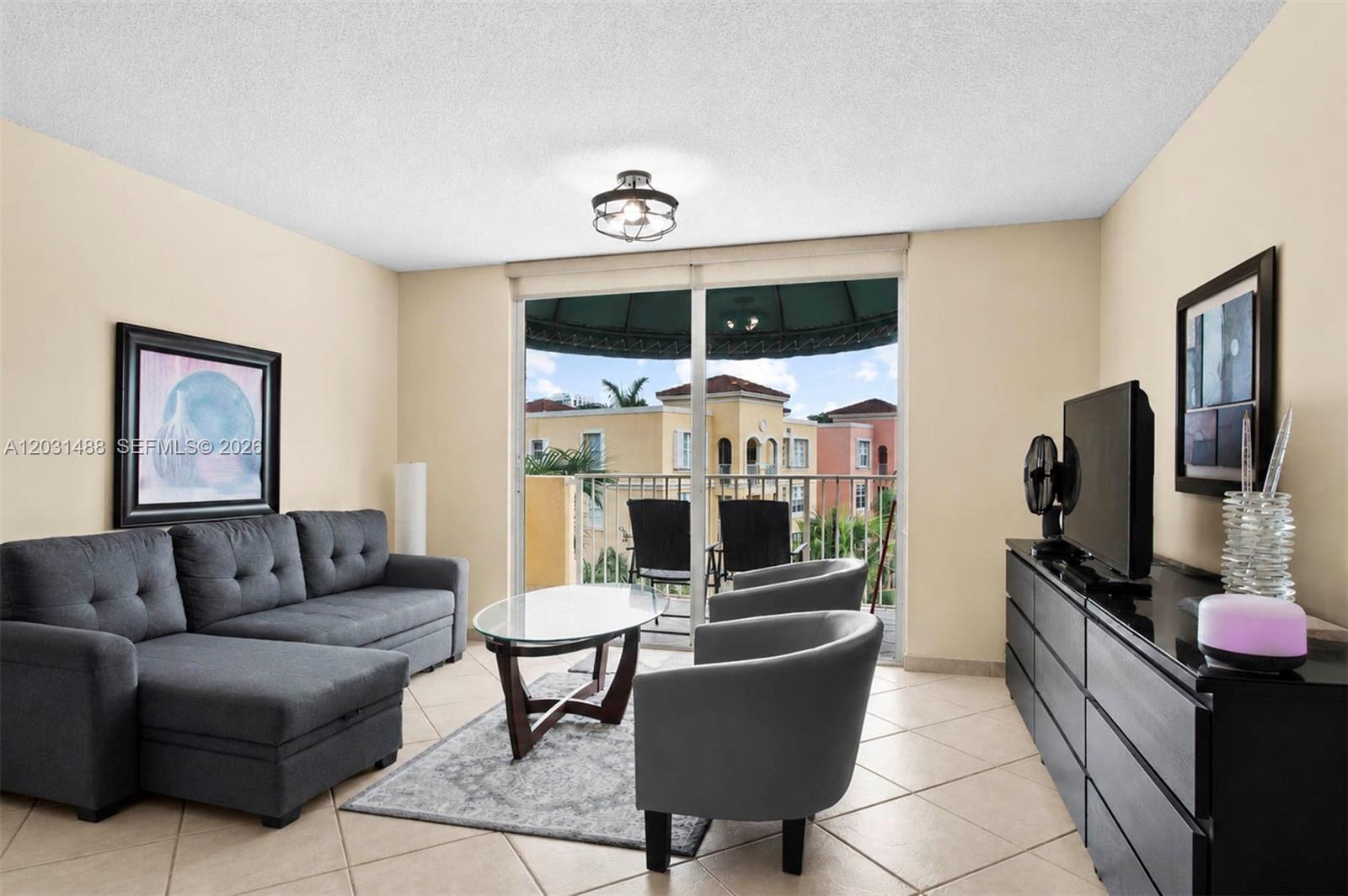 Photo 1 of 18 — 19701 E Country Club Dr 5604, Aventura, FL 33180