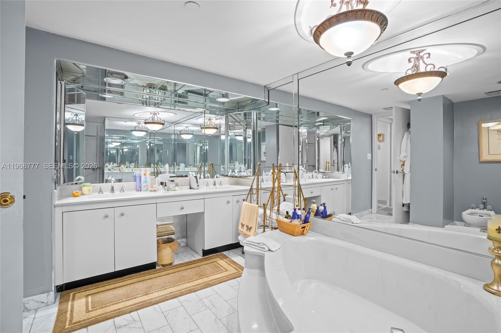 THE TOWERS OF QUAYSIDE CO - Residential