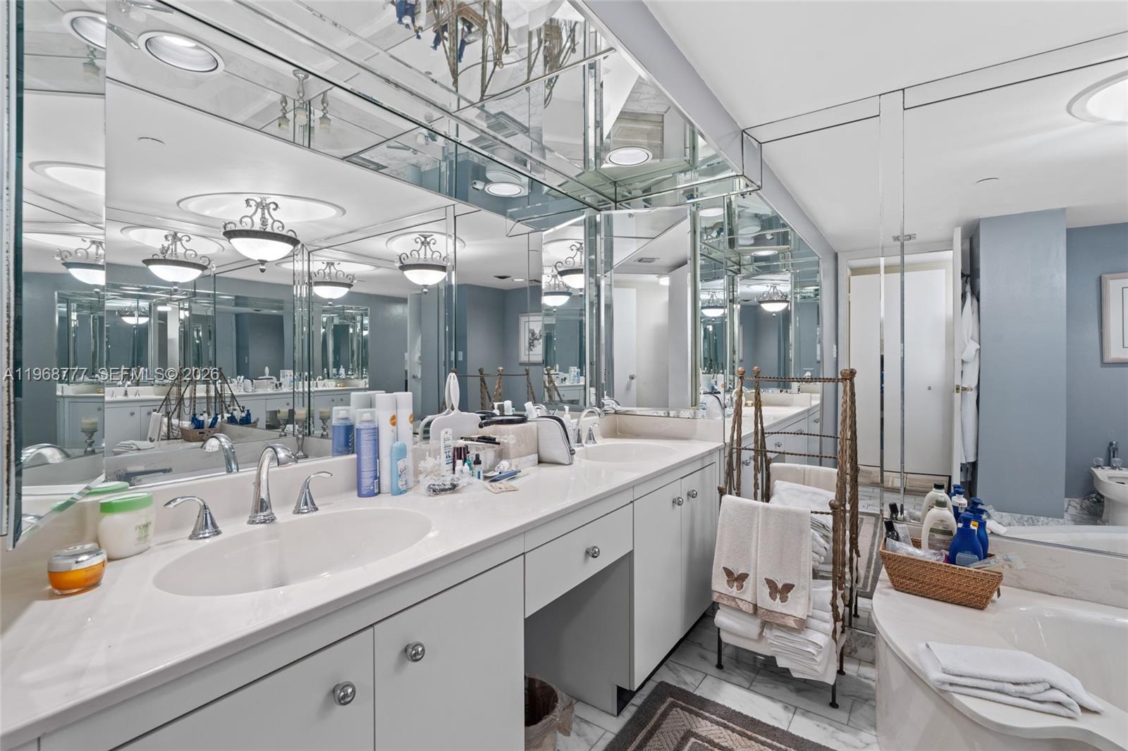 THE TOWERS OF QUAYSIDE CO - Residential