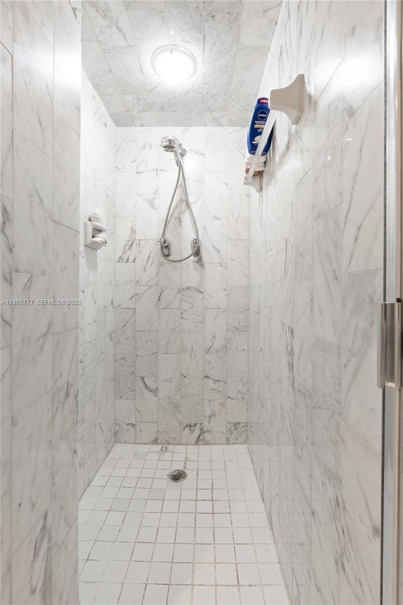 THE TOWERS OF QUAYSIDE CO - Residential