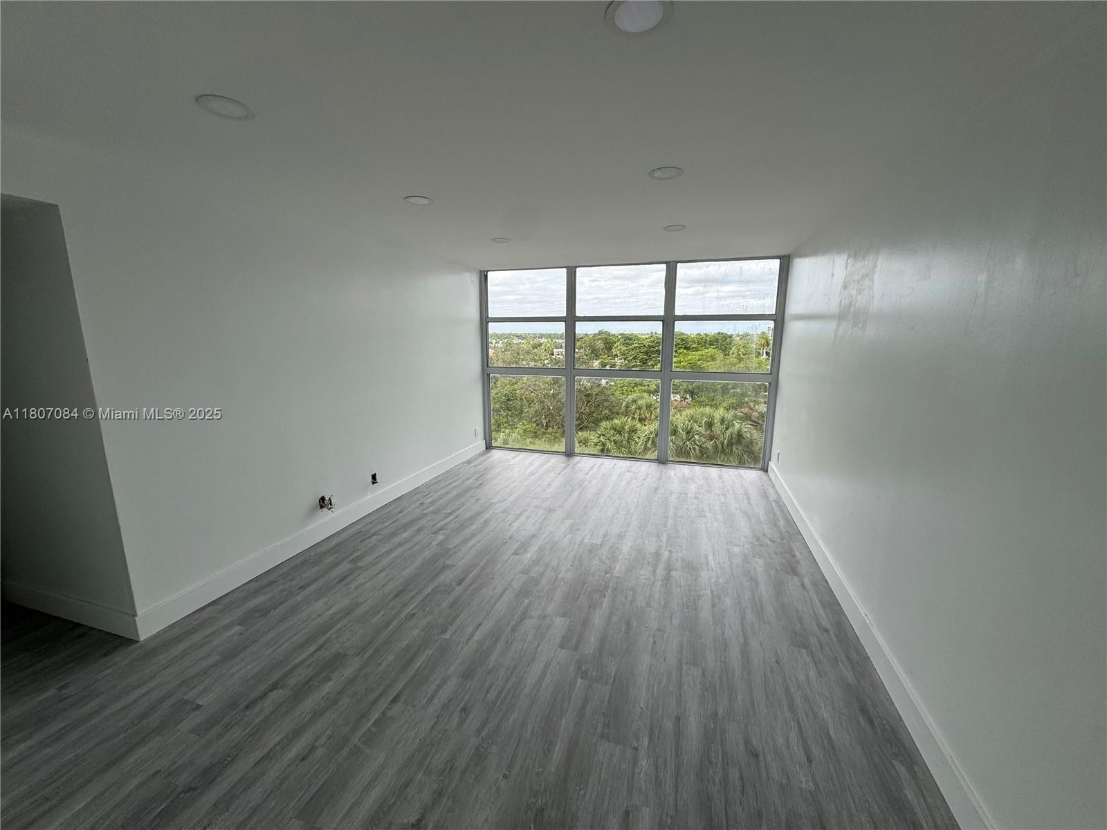 200 LESLIE CONDO - Residential Lease