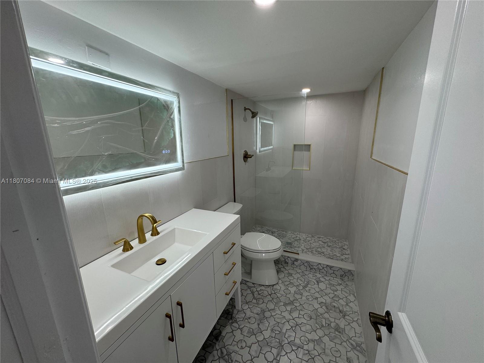 200 LESLIE CONDO - Residential Lease