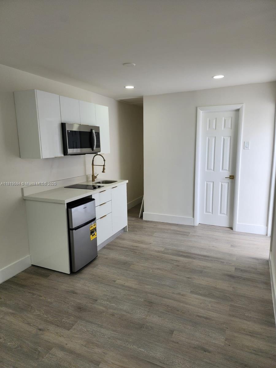 2870 Sw 26th St 2, Miami, Broward County, Florida - 1 Bedrooms  
1 Bathrooms - 